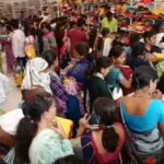 धंदा वाढवण्यासाठी दिली ऑफर, गर्दीमुळे मालकांवर गुन्हा दाखल