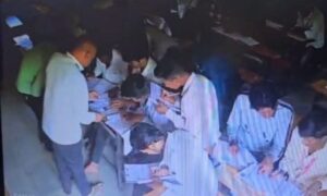 सीसीटीव्हीच्या नजरेत कॉपीचा पर्दाफाश: जैतपूर परीक्षा केंद्रावर १९ पर्यवेक्षक निलंबित, शिक्षण विभागाची धडक कारवाई