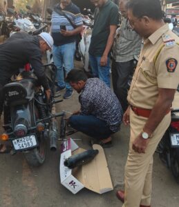 कर्णकर्कश सायलन्सरविरोधात वाहतूक पोलिसांची धडक कारवाई; चार तासांत १४१ दुचाकींवर दंडात्मक कारवाई