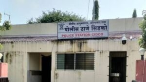 सिडको एन-११ मध्ये रिक्षाचालकाकडून पोलिसाला मारहाण; आई-वडिलांचाही सहभाग