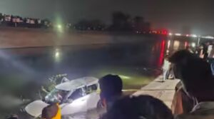 पैठण तालुक्यात कालव्यात कोसळली कार; पती-पत्नी व मदतीला गेलेला तरुण बेपत्ता