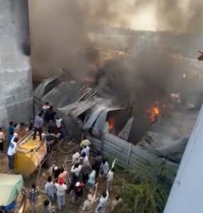 चिकलठाणा हिनानगरमध्ये मंडप साहित्याच्या गोडाऊनला भीषण आग; लाखोंचे नुकसान