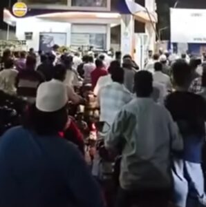 अफवांमुळे पेट्रोल पंपांवर गर्दी; संभाजीनगरमध्ये इंधनसाठा मुबलक असल्याची प्रशासनाची माहिती
