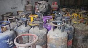 वाळूज MIDC मध्ये 403 गॅस सिलेंडरचा संशयास्पद साठा; प्रशासनाची मोठी कारवाई