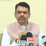 इंधन टंचाईवरून लॉकडाऊनची अफवा खोटी; अफवा पसरवणाऱ्यांवर कारवाई होणार – मुख्यमंत्री देवेंद्र फडणवीस