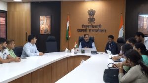 ग्राहकांना गॅस सिलिंडर घरपोच द्यावेत; एजन्सी वर रांगा नकोत – जिल्हाधिकाऱ्यांचे कडक निर्देश