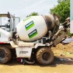 लेकीला क्लासला सोडायला निघालेल्या वडिलांचा मिक्सरच्या धडकेत अंत, मुलगी गंभीर जखमी