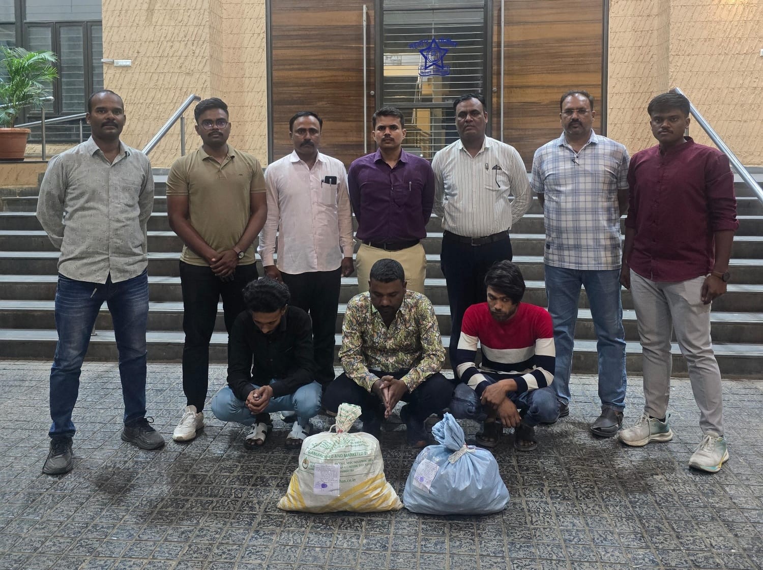 अवैध नशायुक्त कफ सिरप विक्री प्रकरणी तिघांना अटक; ७६ हजारांचा मुद्देमाल जप्त