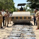 कर्णकर्कश आवाज करणारे 705 सायलेंसर पोलिसांनी केले नष्ट