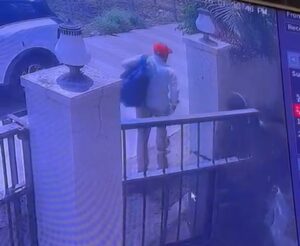 भर दिवसा मयूर पार्कमध्ये धाडसी घरफोडी; १२ लाखांचा ऐवज लंपास, चारचाकीतून आलेले चोरटे CCTV मध्ये कैद, पोलिसांकडून शोधमोहीम सुरू