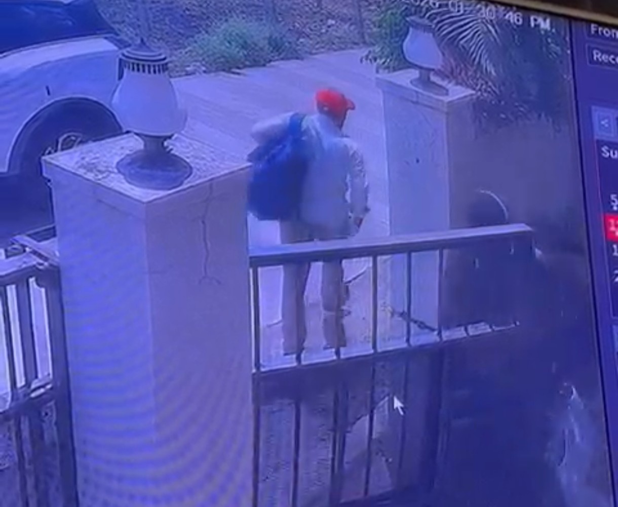 भर दिवसा मयूर पार्कमध्ये धाडसी घरफोडी; १२ लाखांचा ऐवज लंपास, चारचाकीतून आलेले चोरटे CCTV मध्ये कैद, पोलिसांकडून शोधमोहीम सुरू