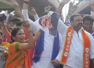 छत्रपती संभाजीनगरात शिंदे सेनेत अंतर्गत कलह उफाळला; स्वीकृत नगरसेवक निवडीवरून उपमहापौर राजेंद्र जंजाळ यांच्याविरोधात ‘जोडे मारो’ आंदोलन