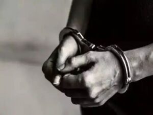 भूक लागली म्हणून आरोपी थेट लॉकअपमधून घरी; जेवण करून झोपल्यानंतर पुन्हा अटकेत