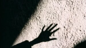 मानवतेला काळिमा फासणारी घटना; मदतीच्या बहाण्याने ८० वर्षीय वृद्धेवर अत्याचार; आरोपीला अटक