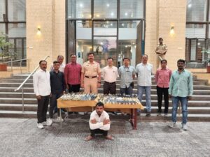 कुरिअरद्वारे सुरू असलेल्या शस्त्र तस्करीचा गुन्हे शाखेकडून पर्दाफाश; ६६ घातक चाकू व सुरे जप्त, एक आरोपी अटकेत